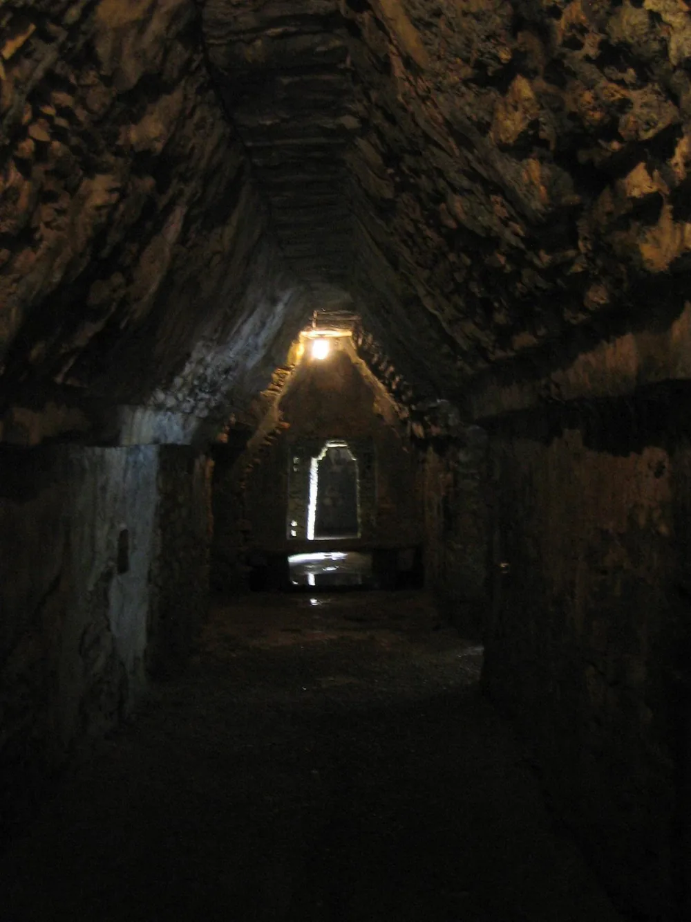 Inside templo de la calavera — Palenque — 6 March 2007