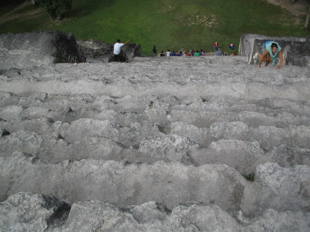 Steps down — Tikal — 19 February 2007
