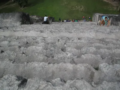 Steps down — Tikal — 19 February 2007
