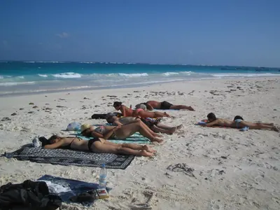 Sunbathing — Cancún — 30 March 2007