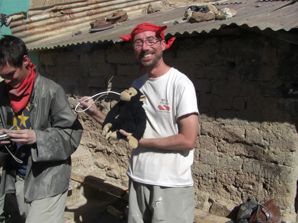 Me holding a monkey stuffed with dynamite with a lit fuse. — Potosí — 28 June 2007